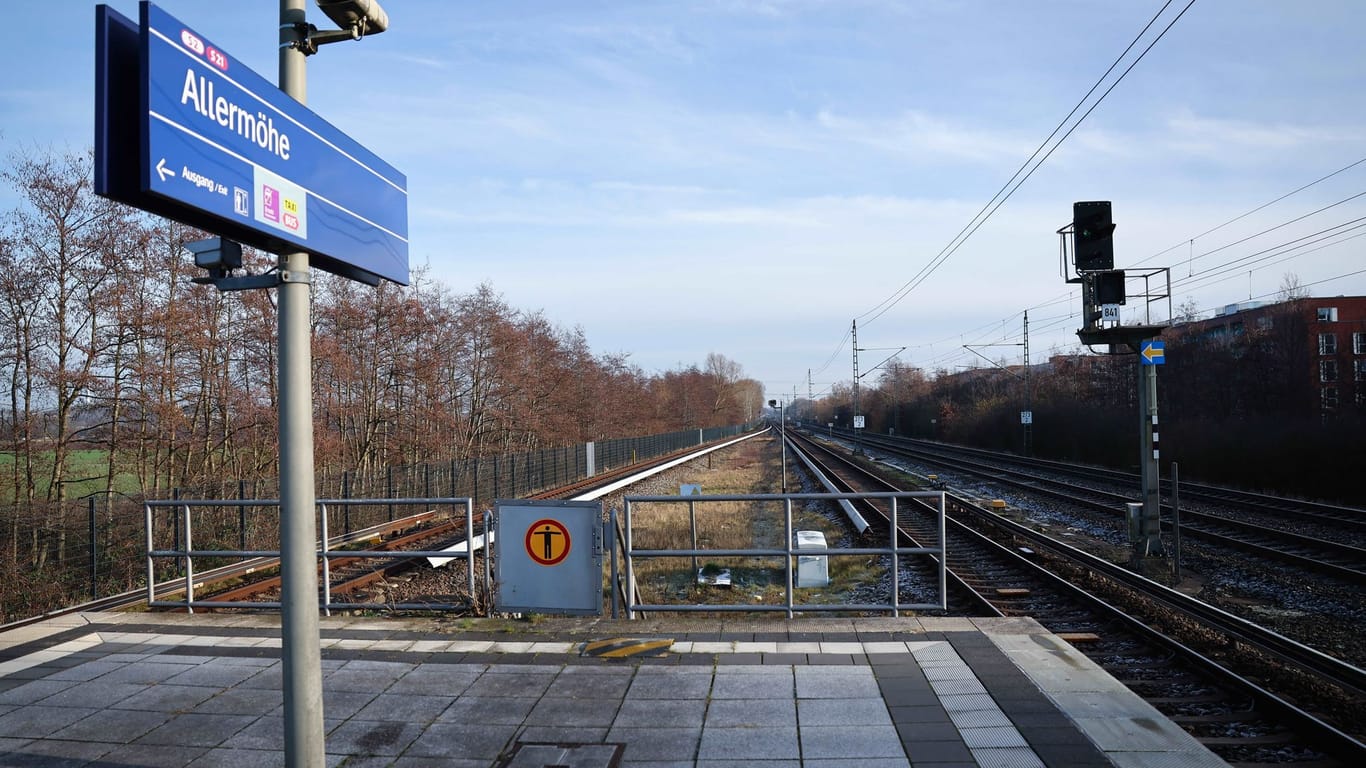Der Bahnsteig des S-Bahnhofs Allermöhe: Die beiden Mädchen hatten sich hier auf den Gleisen aufgehalten.