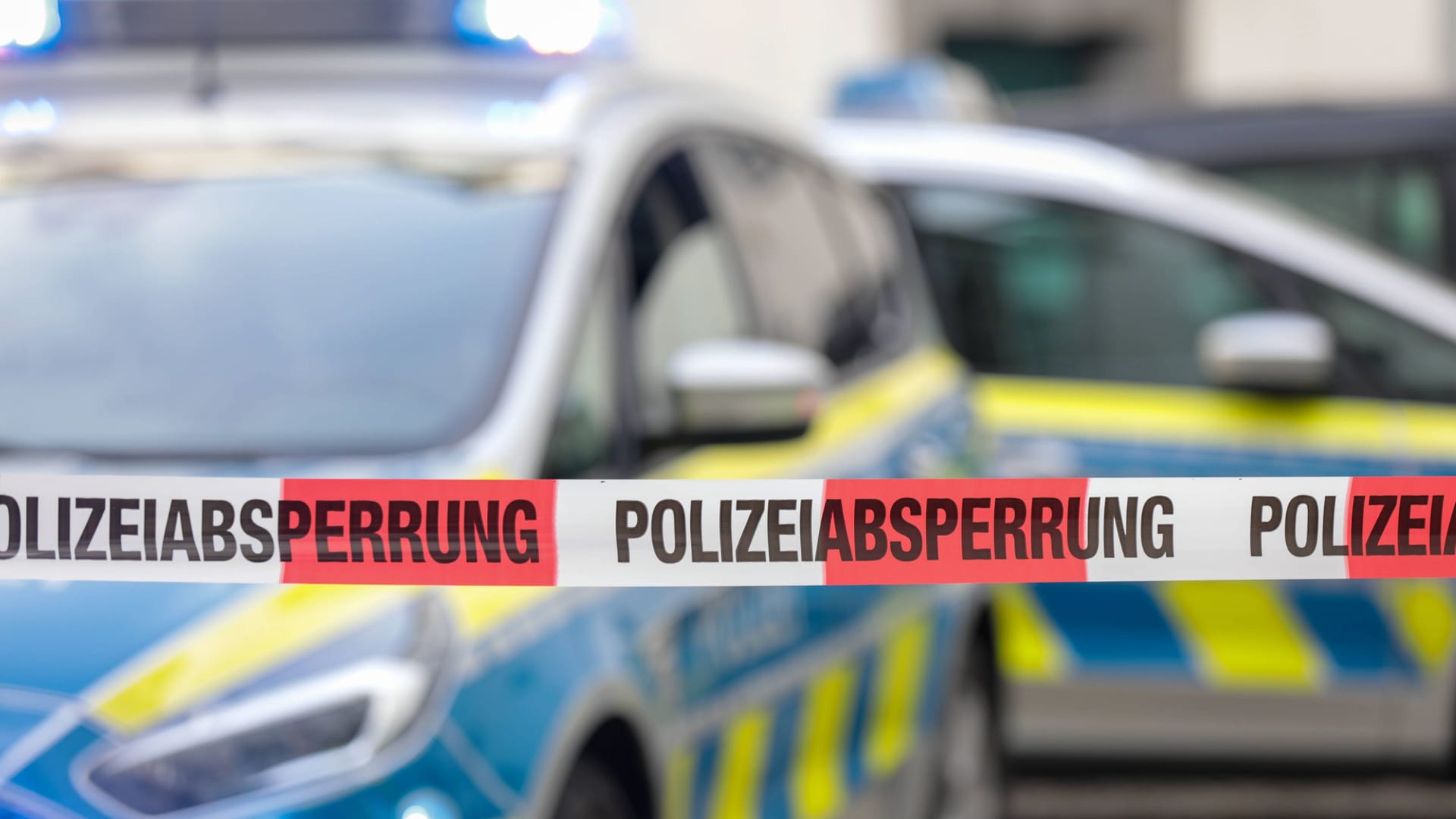 Polizeiabsperrung (Symbolbild): Der Staatsschutz ermittelt in dem Fall.