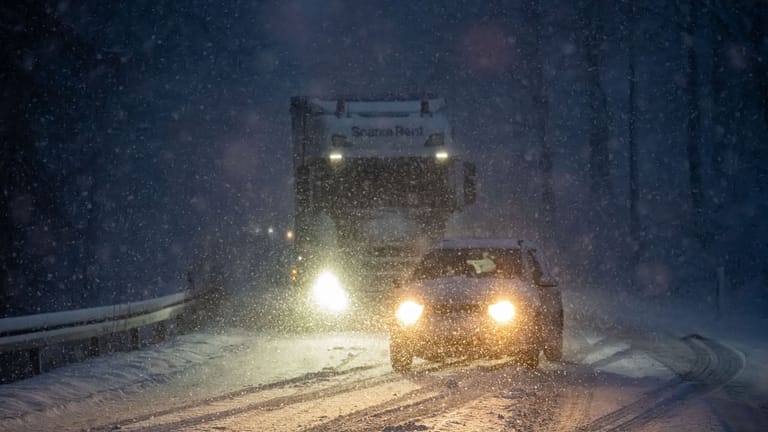 Schnee behindert Verkehr in Nordrhein-Westfalen