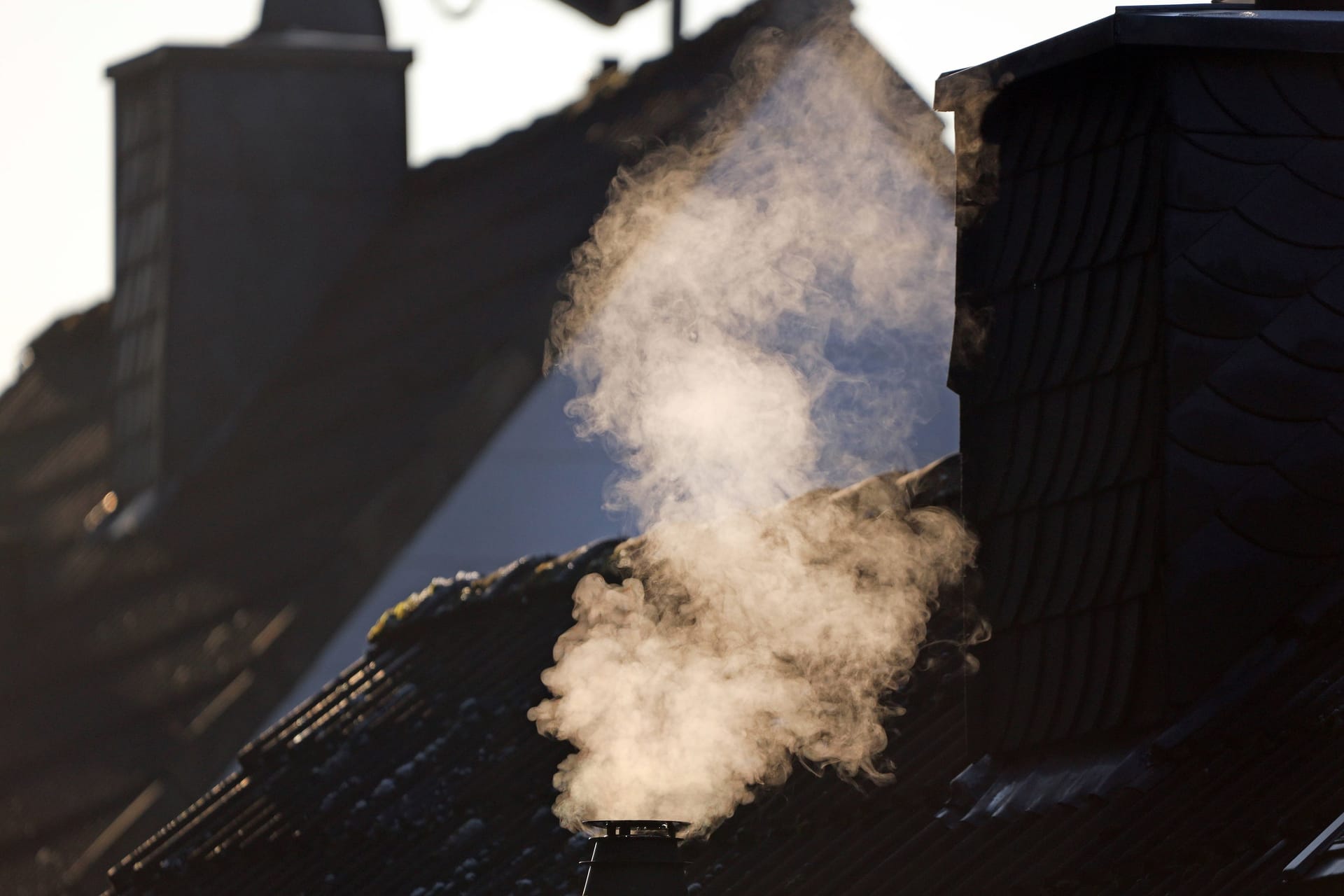 Emissionen einer Gasheizung (Symbolfoto): Die Versorger regeln die Entlastung direkt mit dem Staat.