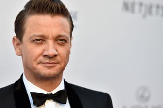 Jeremy Renner: Der Hollywoodstar muss im Krankenhaus behandelt werden.