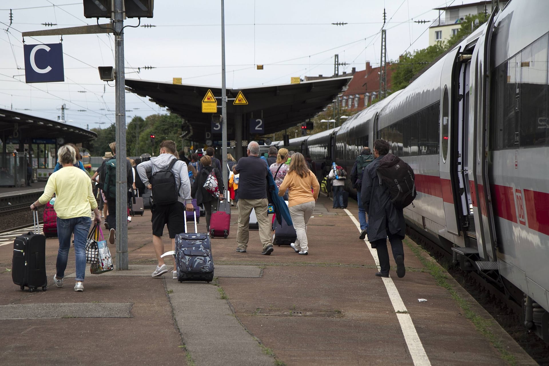 Bahnhof Rastatt (Archivbild): Ein Mädchen wurde brutal verprügelt.