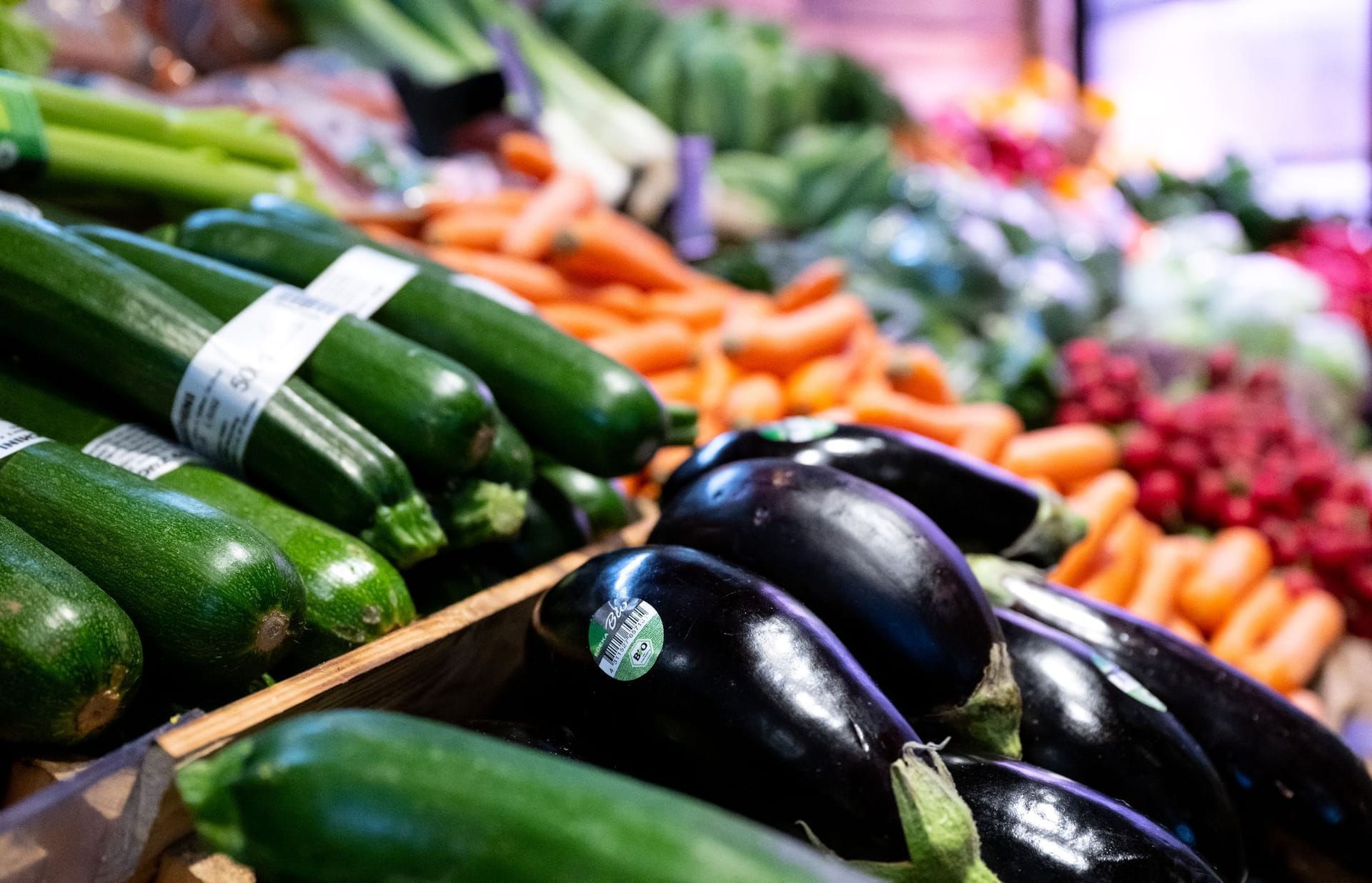 Supermarkt statt Reformhaus: Angesichts gestiegener Preise beobachten Experten, dass die Nachfrage nach Bio-Produkten sinkt. Supermarkt statt Reformhaus: Angesichts gestiegener Preise beobachten Experten, dass die Nachfrage nach Bio-Produkten sinkt.