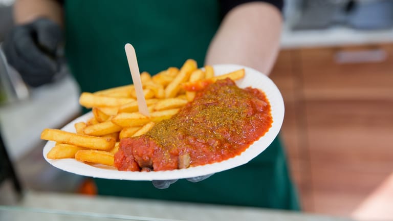 Eine vegane Currywurst: Wie sieht der Ernährungstrend für 2023 aus?