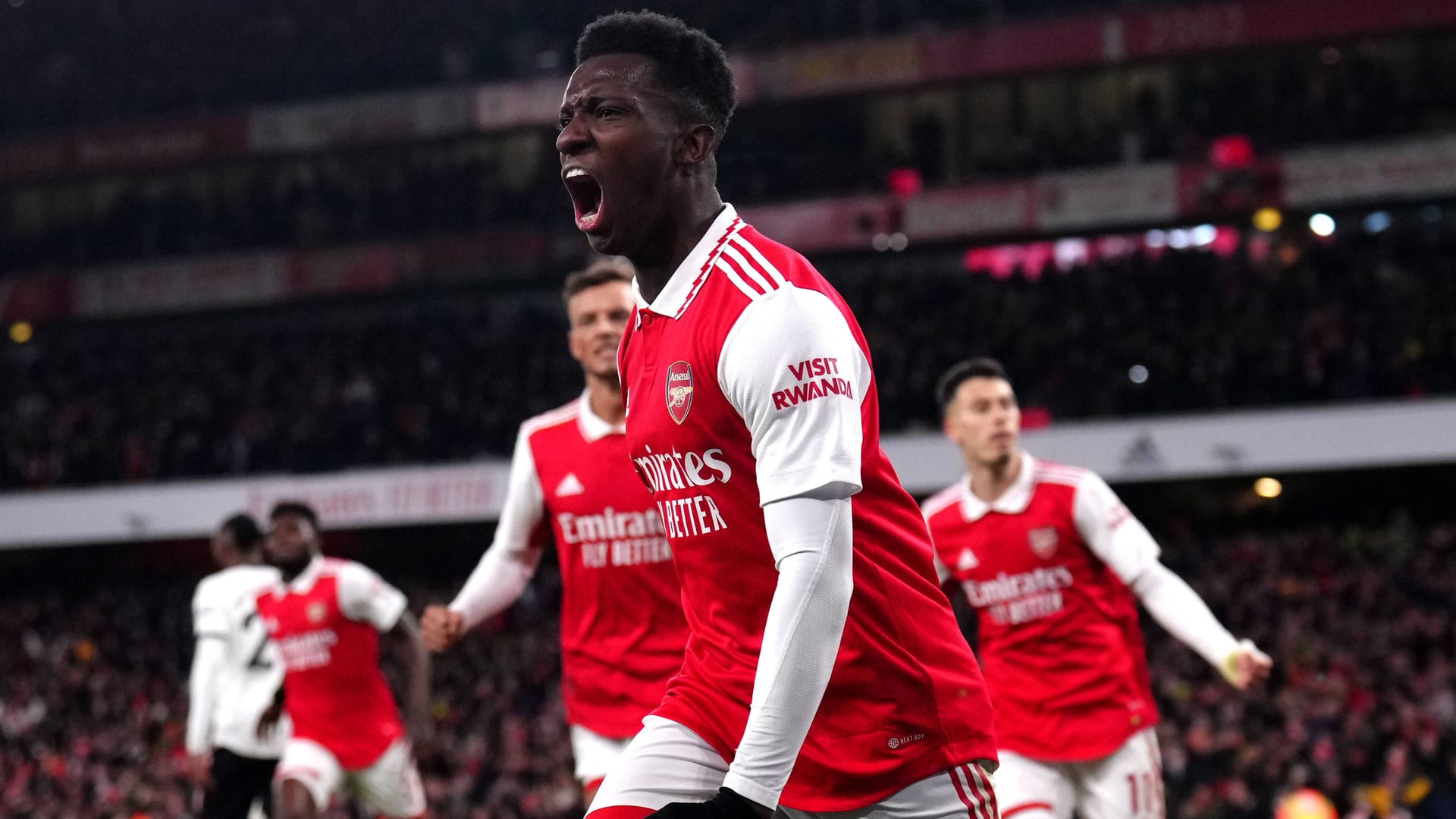 Arsenals Nketiah jubelt im Spiel gegen Manchester United.