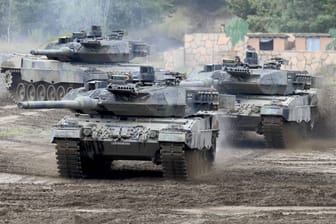 Kampfpanzer Leopard 2 in Munster: Auch die evangelische Kirche diskutiert die Lieferung von Waffen an die Ukraine.