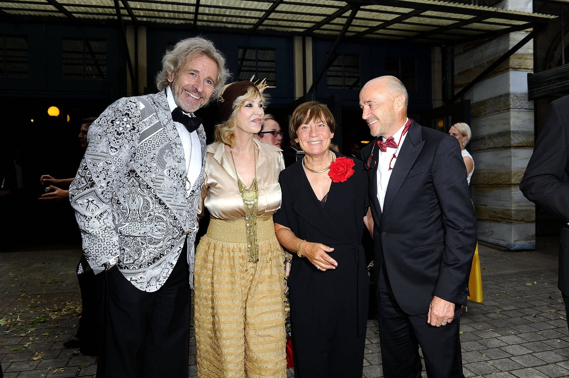 Die Familie Mittermaier/Neureuther im Jahr 2015 bei den Bayerischen Festspielen: Auch Thomas Gottschalk und seine Ehefrau Thea waren dabei.