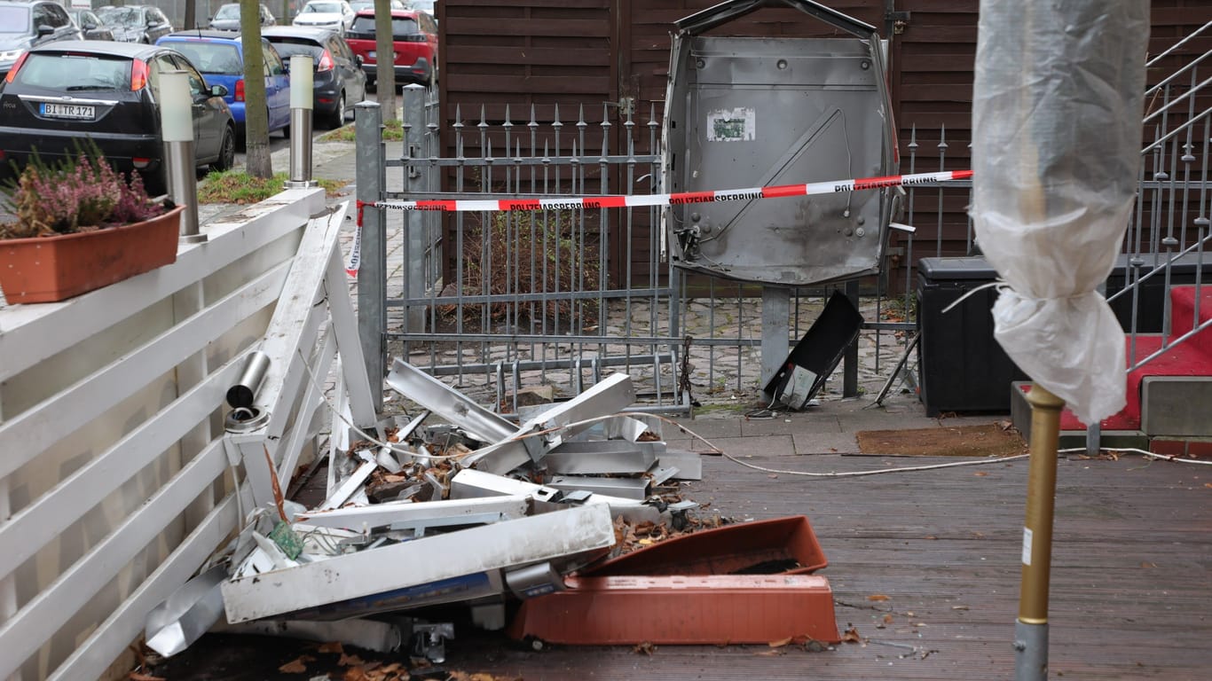 Hoher Sachschaden: Bei der Sprengung eines Zigarettenautomaten in der Dresdner Reiswitzer Straße entstand ein Sachschaden von 15.000 Euro.