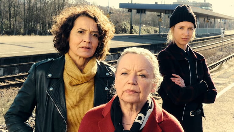 Lena Odenthal (Ulrike Folkerts, l.), Johanna Stern (Lisa Bitter, r.) mit Nikola Odenthal (Ursula Werner, M.) im Ludwigshafener "Tatort"