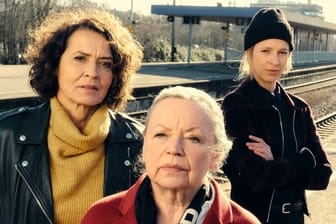 Lena Odenthal (Ulrike Folkerts, l.), Johanna Stern (Lisa Bitter, r.) mit Nikola Odenthal (Ursula Werner, M.) im Ludwigshafener "Tatort"