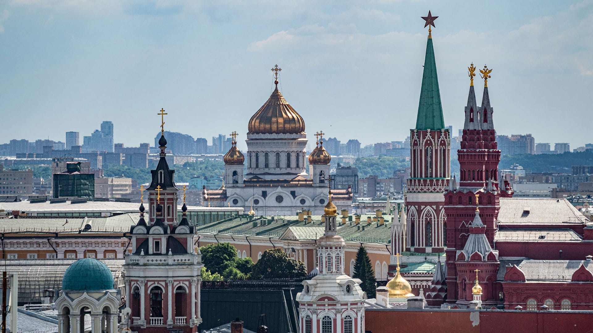 Blick auf den Kreml in Moskau: Auf einigen Dächern sollen Flugabwehrsysteme installiert worden sein.