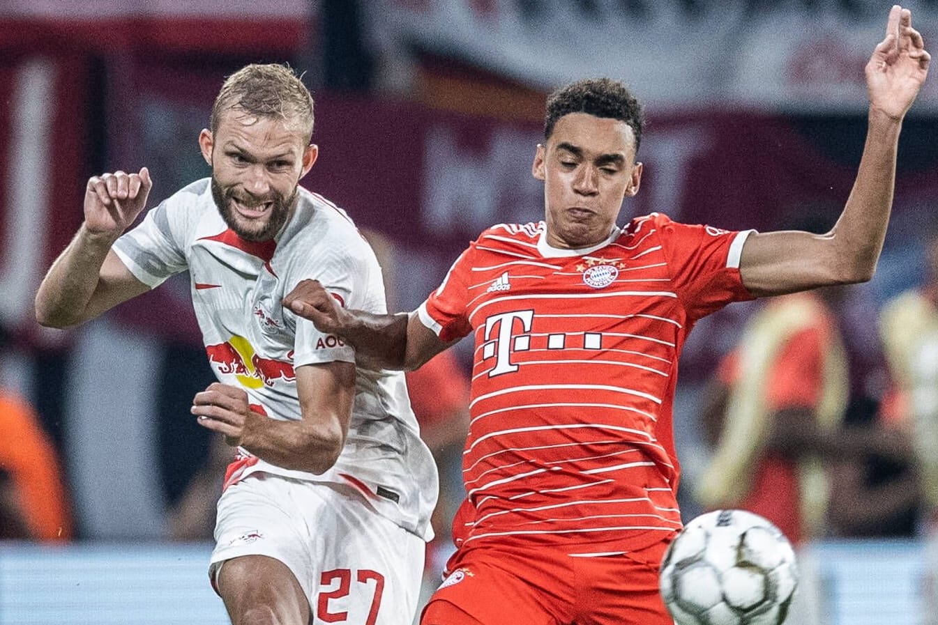 Szene vom bisher letzten Aufeinandertreffen im Supercup 2022: Leipzigs Laimer (li.) gegen Bayerns Musiala.
