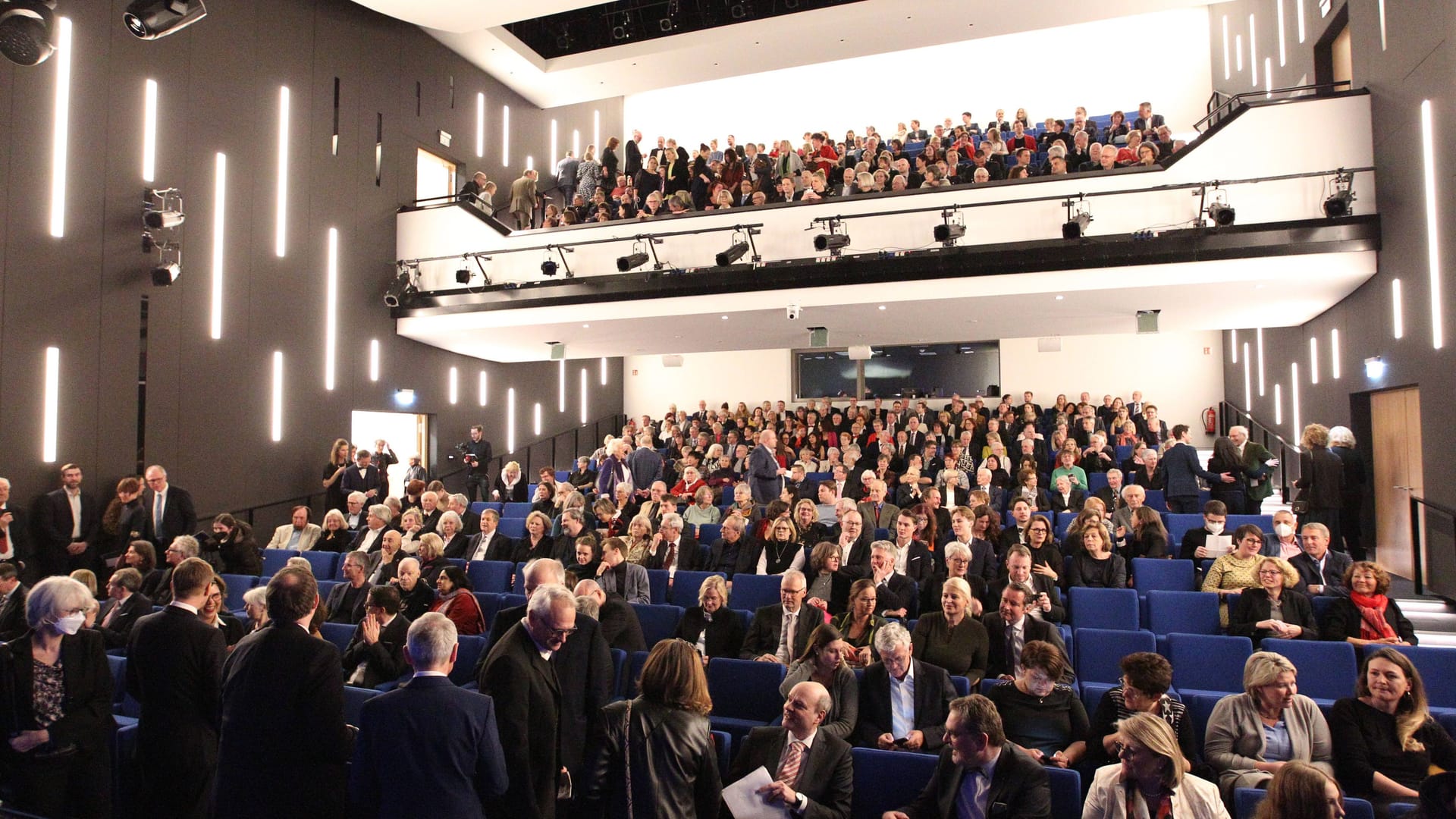 Gala-Abend im KörberHaus in Hamburg-Bergedorf zur Eröffnung vom neuen LichtwarkTheater: Der Saal hat mehr als 450 Plätze. Gala-Abend im KörberHaus in Hamburg-Bergedorf zur Eröffnung vom neuen LichtwarkTheater: Der Saal hat mehr als 450 Plätze.