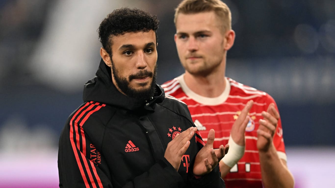 Noussair Mazraoui (vorne): Er fehlt dem FC Bayern vorerst.