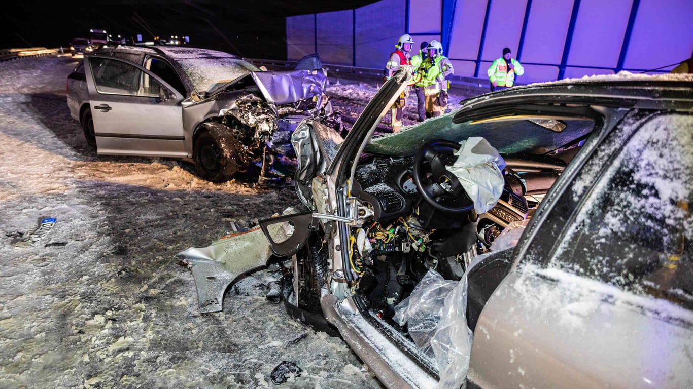 Die Unfallstelle: Im Peugeot starb ein Mann.