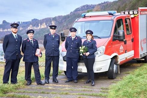 Verabschiedung der letzten Feuerwehrleute von Schmilka: Richard Rittner (v.l.), Rüdiger Herschel, Detlef Rittner, Sven Myszka, Anne-Marta Rittner und Sandro Gesell (nicht im Bild).