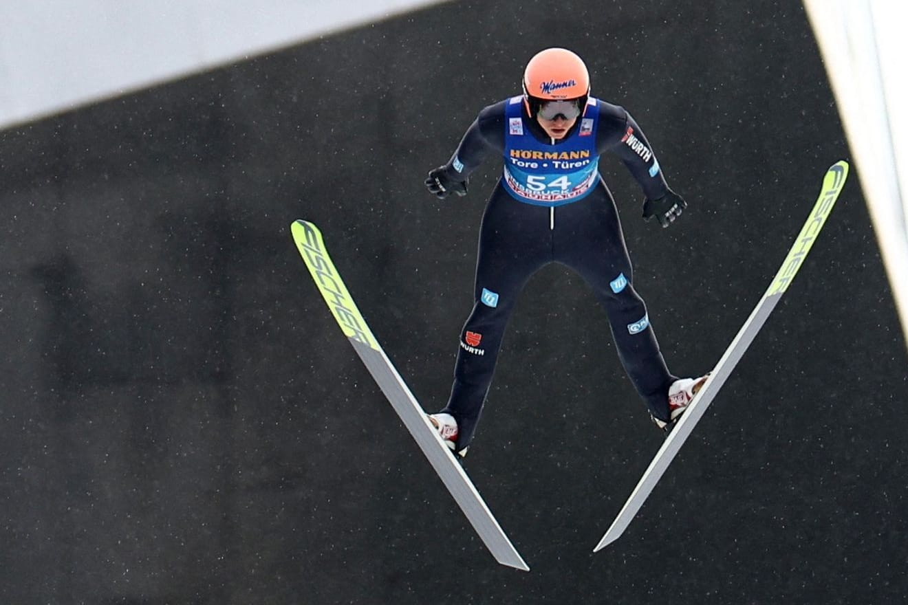 Karl Geiger: In Innsbruck erwischte der DSV-Star einen rabenschwarzen Tag.