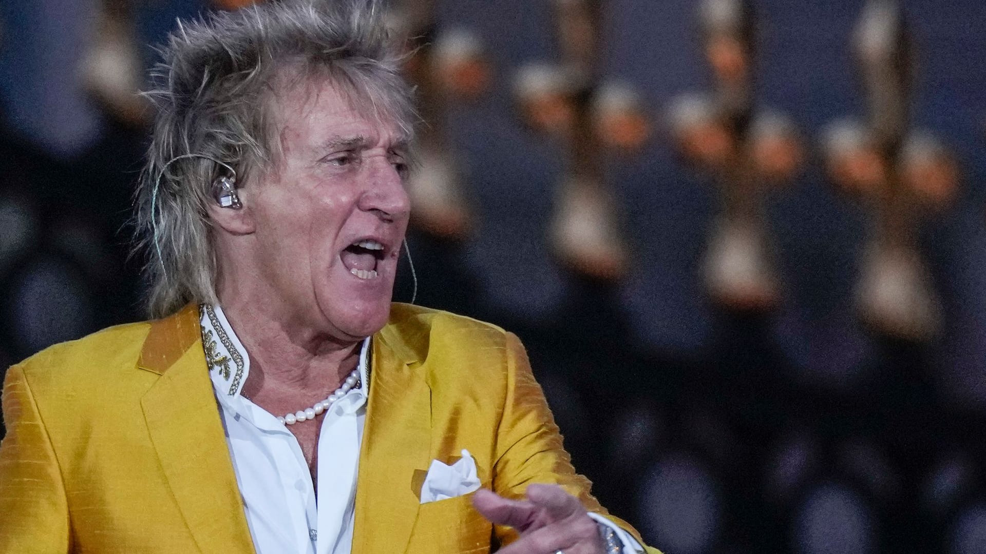 Rod Stewart: Der Sänger rechnet mit der britischen Regierung ab.