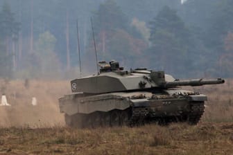 Challenger-Panzer (Archivbild): Großbritannien hat eine Lieferung angekündigt.