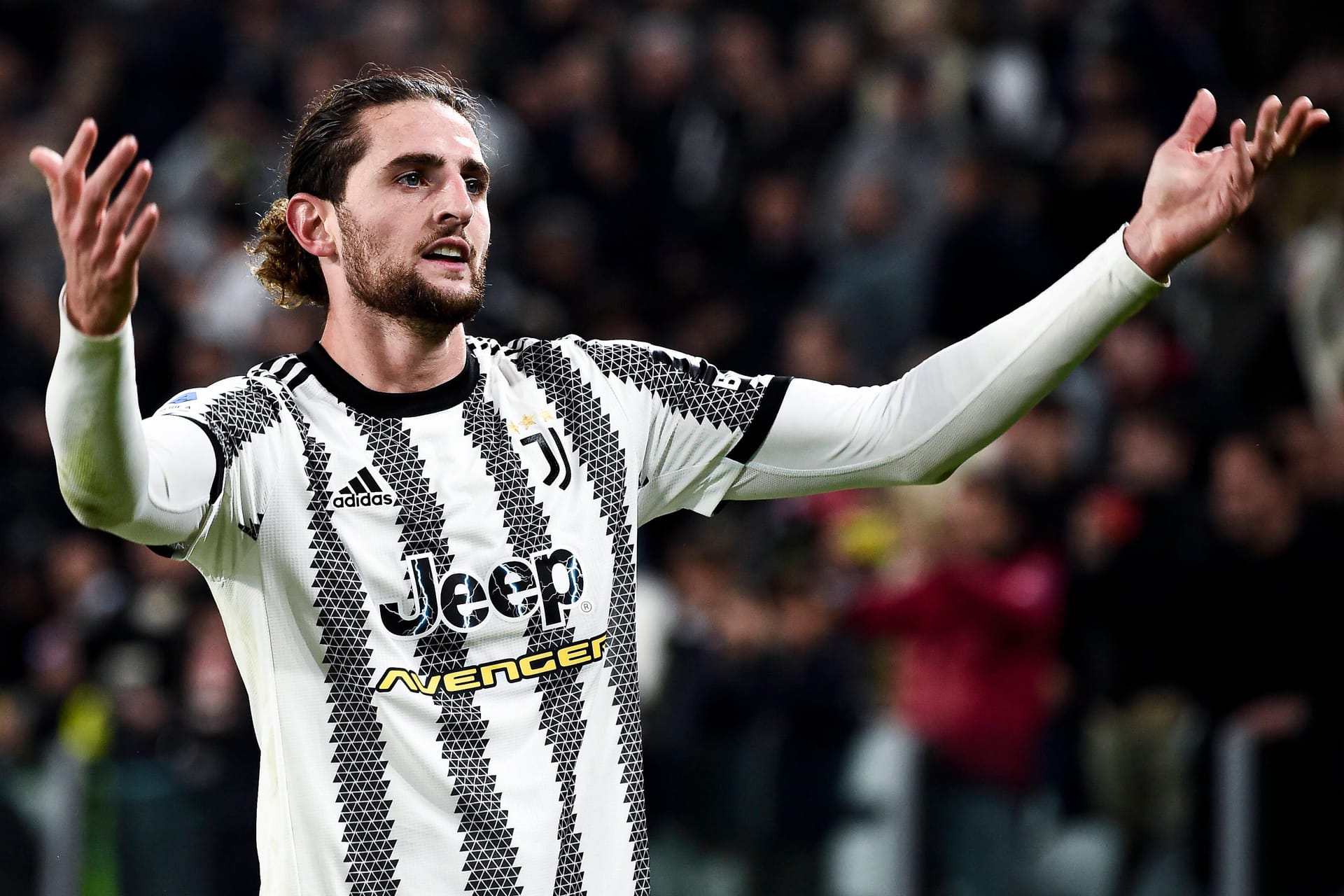 Adrien Rabiot im Juventus-Trikot (Archivbild): Der italienische Topklub sieht sich unfair behandelt.