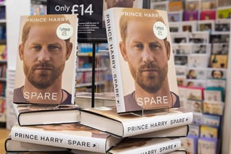 Prinz Harrys Autobiographie: Im englischen Sprachraum wird das Buch unter dem Titel "Spare" verkauft.