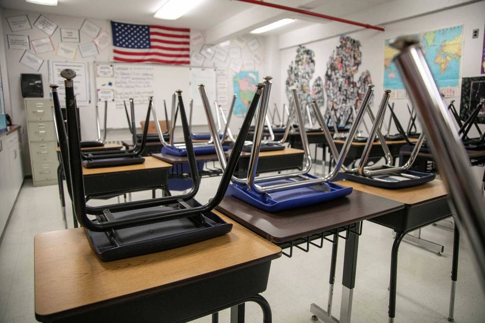 Leerer Klassenraum in US-High School: Die Lehrerin soll sich außerhalb der Unterrichtszeiten mit dem Schüler getroffen haben.