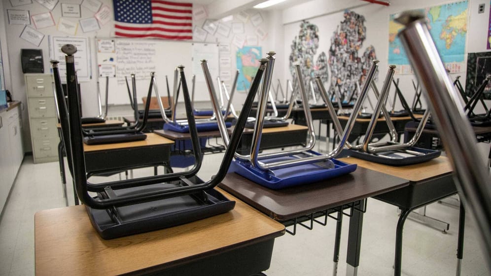 Leerer Klassenraum in US-High School: Die Lehrerin soll sich außerhalb der Unterrichtszeiten mit dem Schüler getroffen haben.