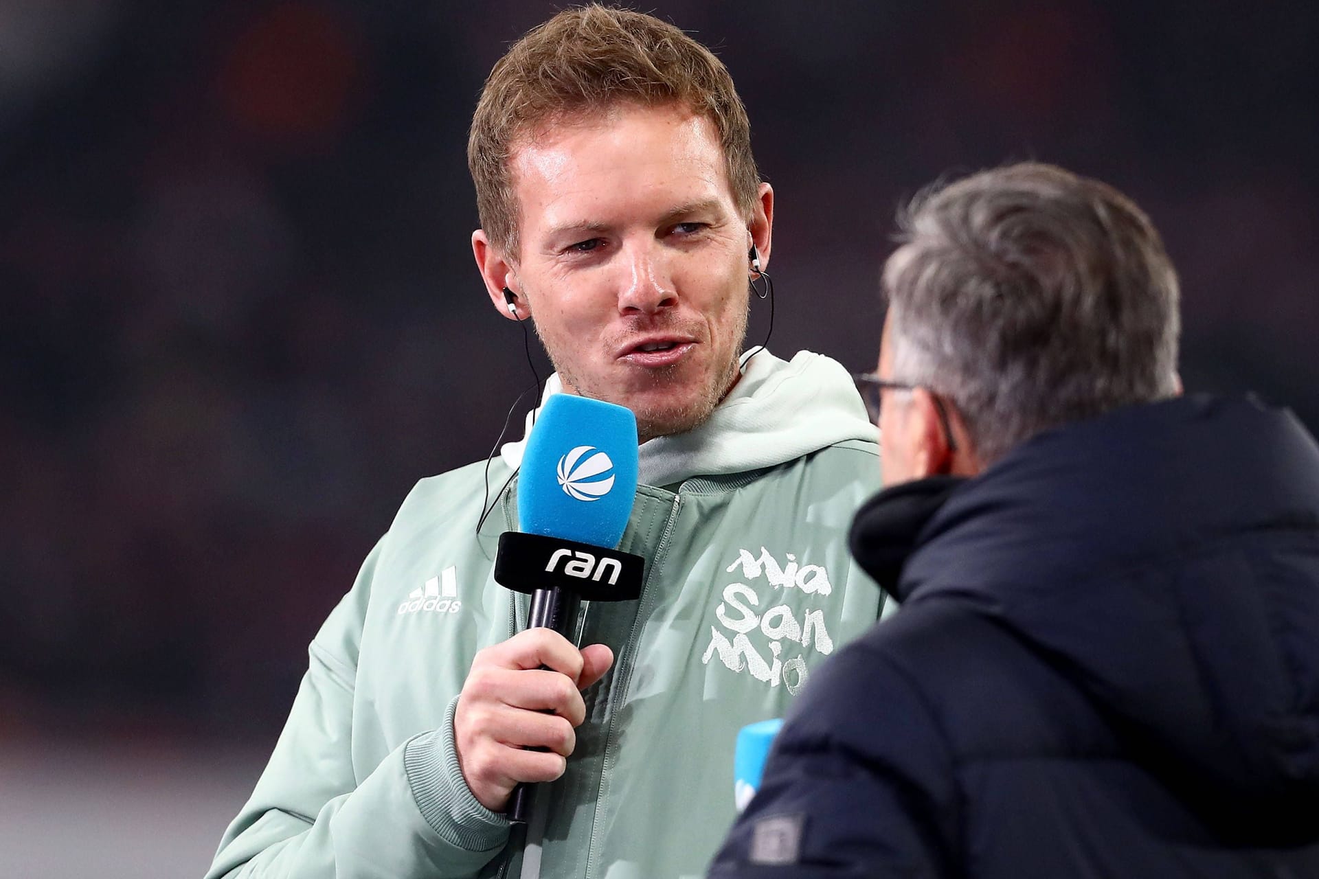 Klare Ansage: Bayern-Trainer Julian Nagelsmann vor dem Spiel in Leipzig beim Interview mit Sat.1.