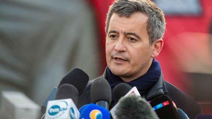 Gérald Darmanin, Innenminister von Frankreich, dankt den Helfern nach einem Angriff in Paris.