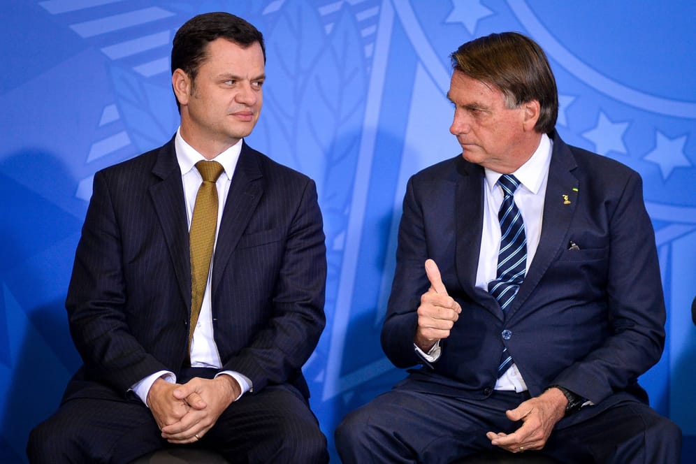 Brasiliens Ex-Präsident Jair Bolsonaro und sein Justizminister Anderson Torres: Nach Bolsonaros Amtszeit hat Torres sein früheres Amt als Sicherheitschef von Brasília wiederaufgenommen.
