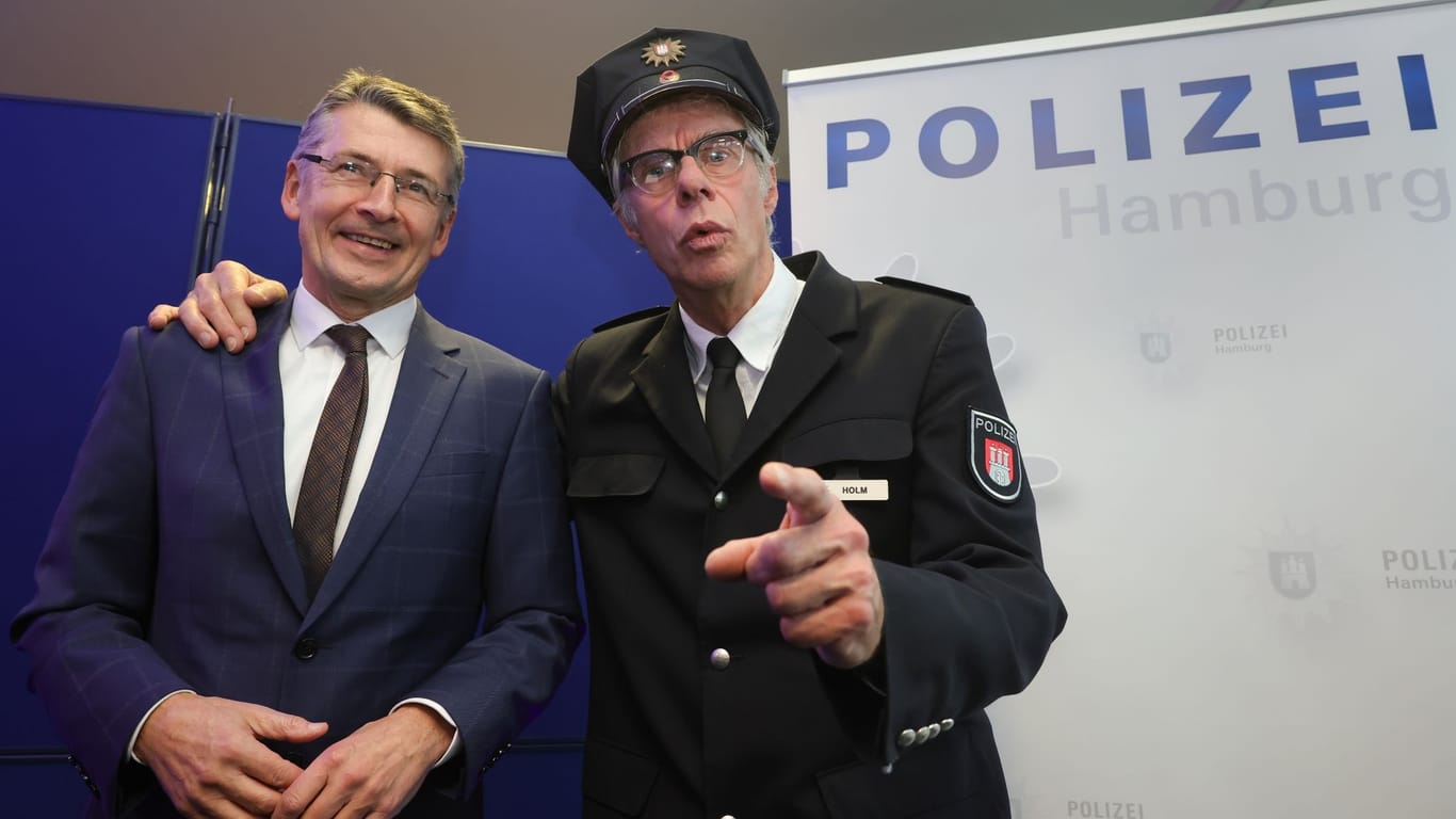 Polizeipräsident verabschiedet Ehrenkommissar Holm