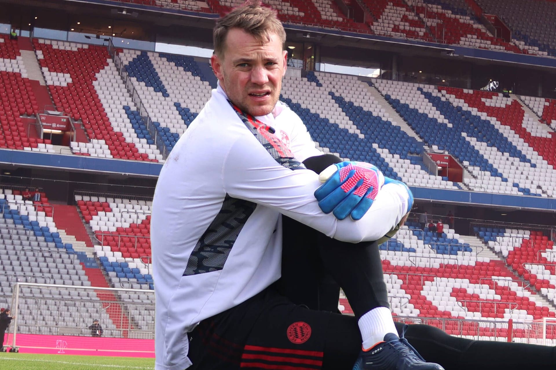 Manuel Neuer: Der Torwart des FC Bayern fehlt dem Rekordmeister noch lange.