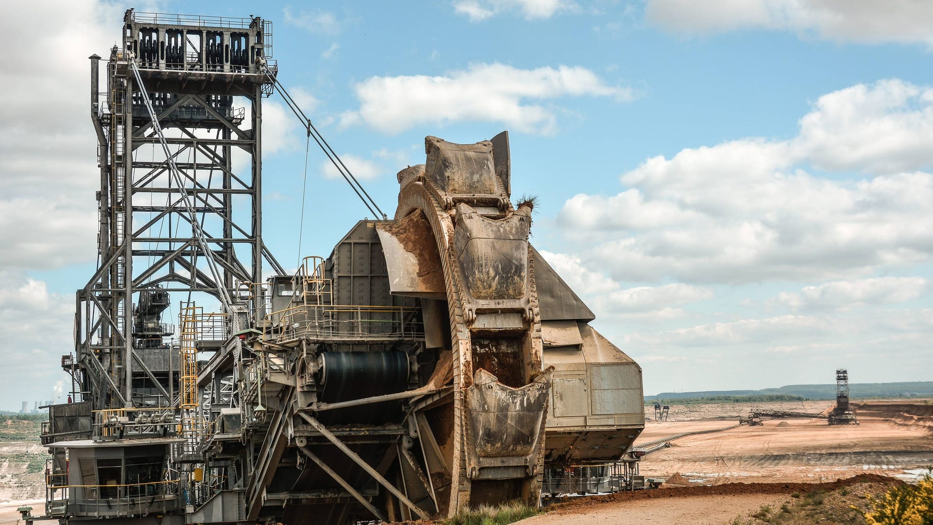 Schaufelradbagger im Tagebau Hambach (Archivbild): Aktivisten haben einen der Bagger in Protest gegen RWE besetzt.