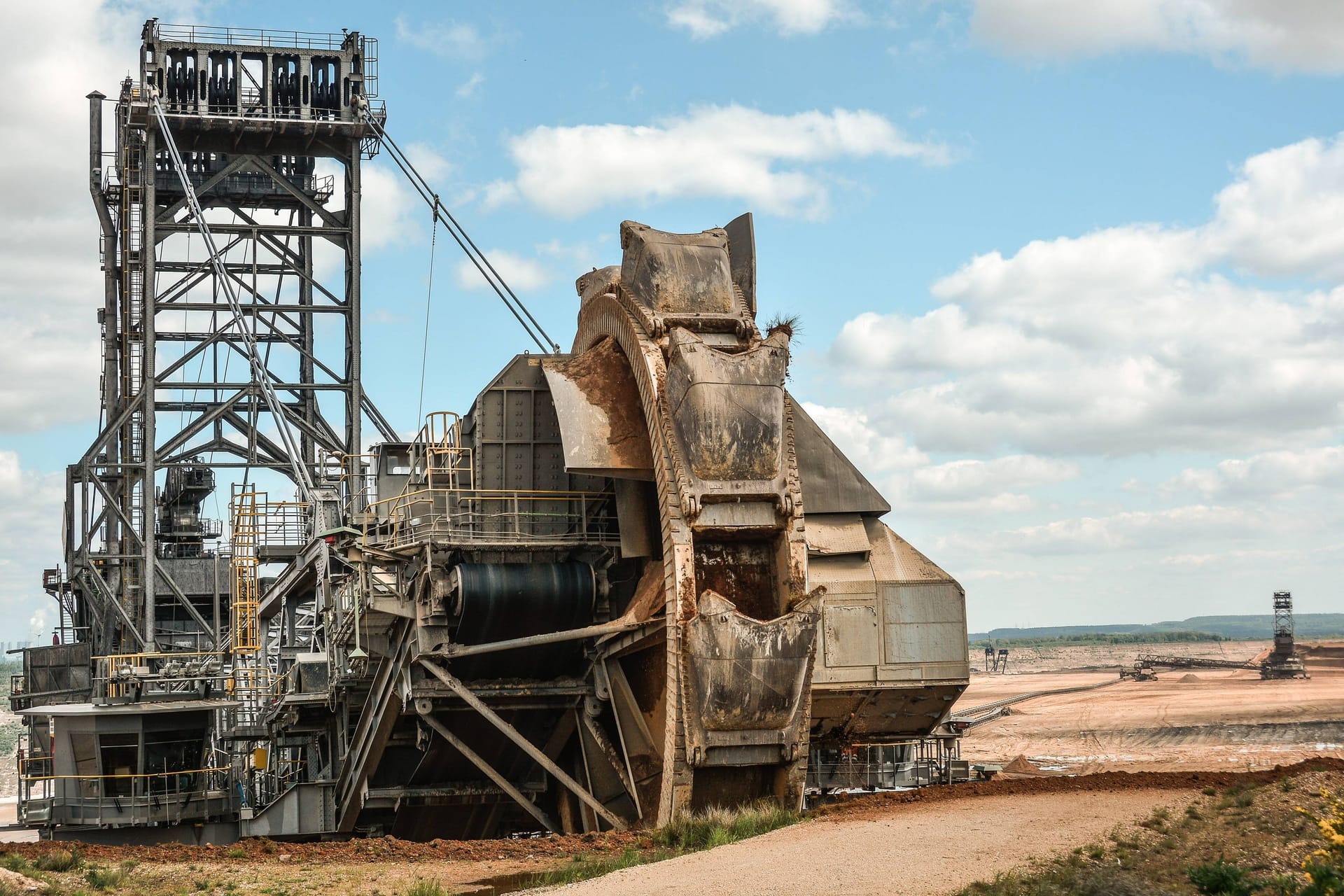 Schaufelradbagger im Tagebau Hambach (Archivbild): Aktivisten haben einen der Bagger in Protest gegen RWE besetzt.