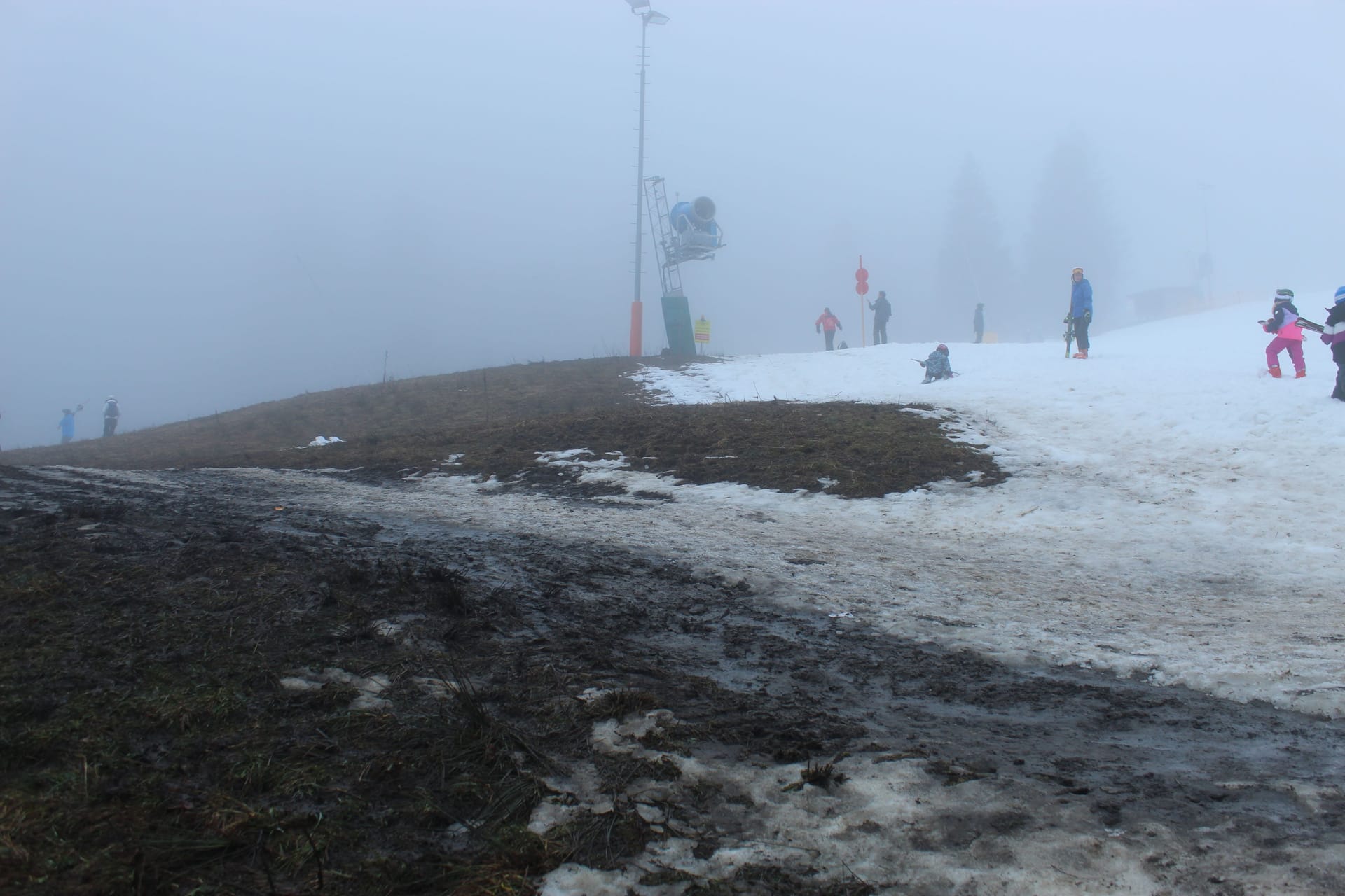 Bayrische Skipiste in diesem Winter: Wie hier bei Tegernsee, ist auch in Sachsen Schneeflaute in den Skigebieten angesagt.