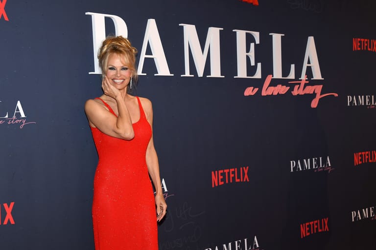 1460943554Pamela Anderson: Auch mit 55 Jahren erinnert sie an Neunzigerjahre-Zeiten.
