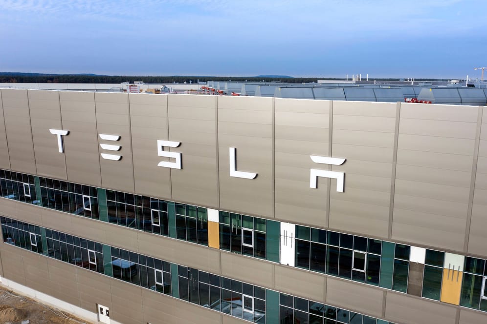 Teslas Gigafactory in Grünheide: In der Produktion steht das Werk noch hinter den Erwartungen zurück.