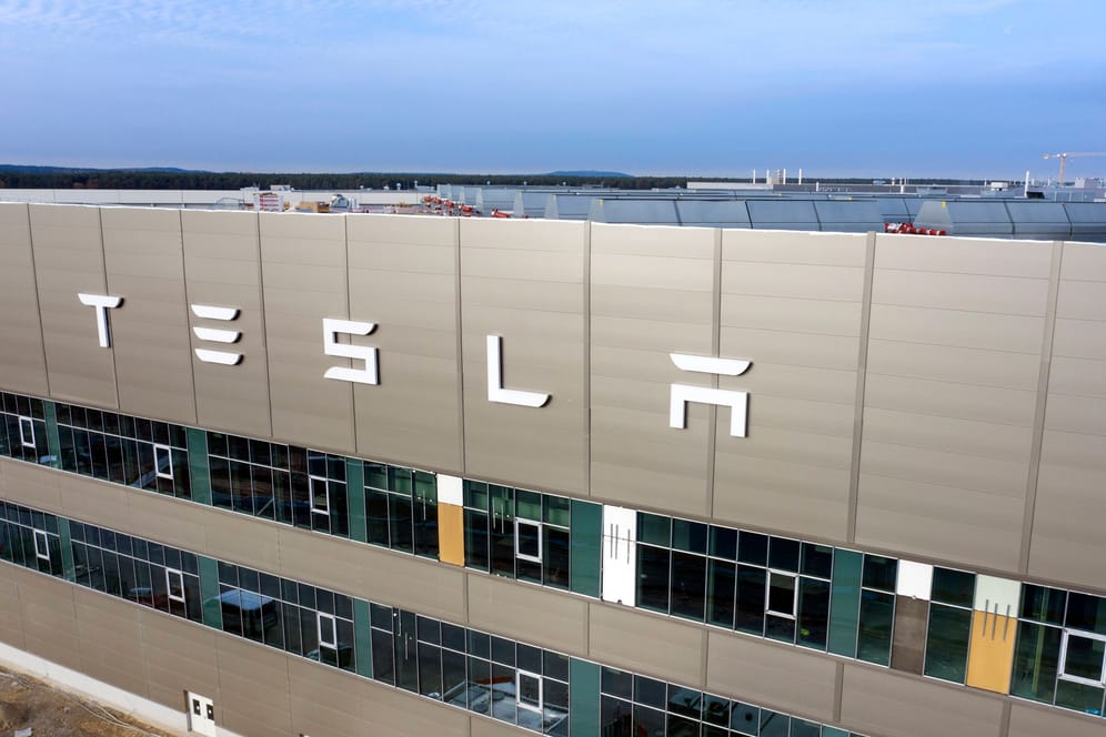 Teslas Gigafactory in Grünheide: In der Produktion steht das Werk noch hinter den Erwartungen zurück.