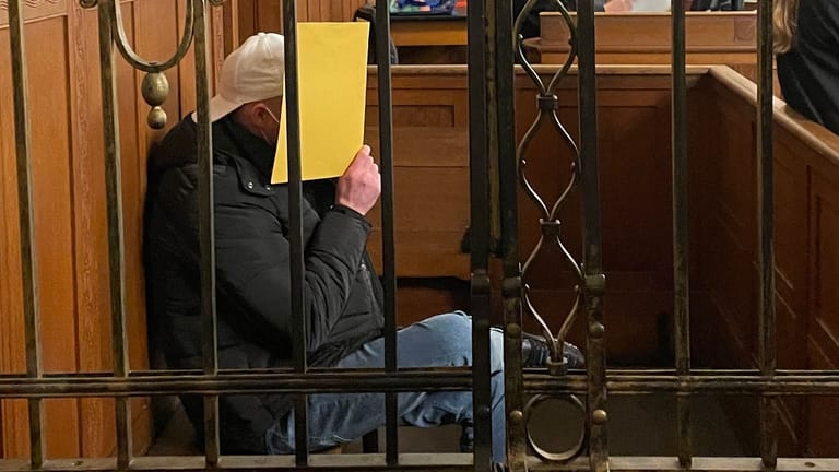 Mario H. im Gerichtssaal: Er soll aus krankhafter Eifersucht gehandelt haben.