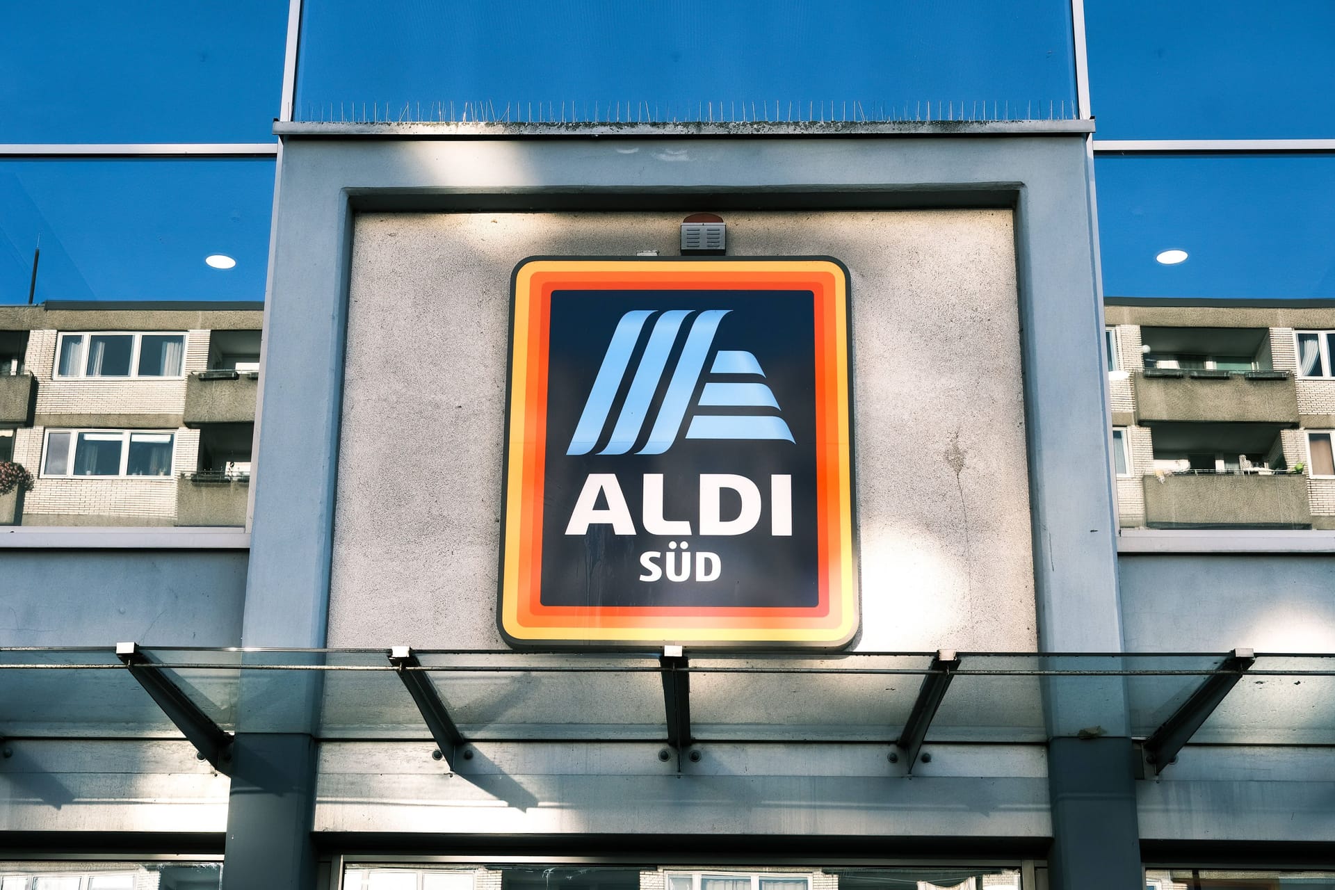 Weniger Schadstoffe für Kinder: Aldi Süd will sein Sortiment ändern.