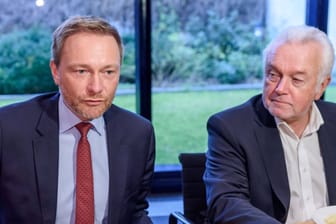 Christian Lindner und Wolfgang Kubicki (FDP) (Archivbild): Kubicki forderte, dass die Berliner Justizsenatorin zurücktreten solle.