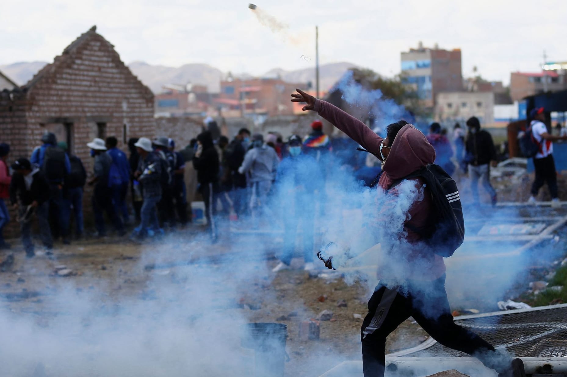 In der Nähe des Flughafens in Juliaca (Peru) kam es zum Clash zwischen Anhängern des abgesetzten Präsidenten Castillo und der Polizei.