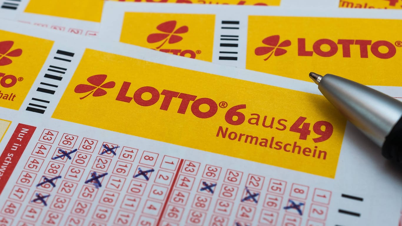 Lottoschein beim Spiel 6 aus 49 (Symbolbild): Eine Frau in Oberhavel hat das Lotto mit 14 Millionen Euro gewonnen.