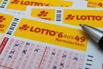 Lottoschein beim Spiel 6 aus 49 (Symbolbild): Eine Frau in Oberhavel hat das Lotto mit 14 Millionen Euro gewonnen.