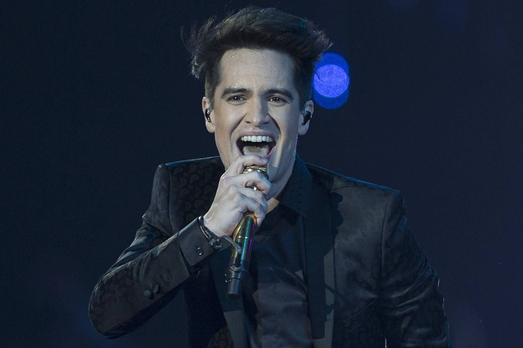 Brendon Urie: Der Sänger enthüllte gleich zwei Neuigkeiten.