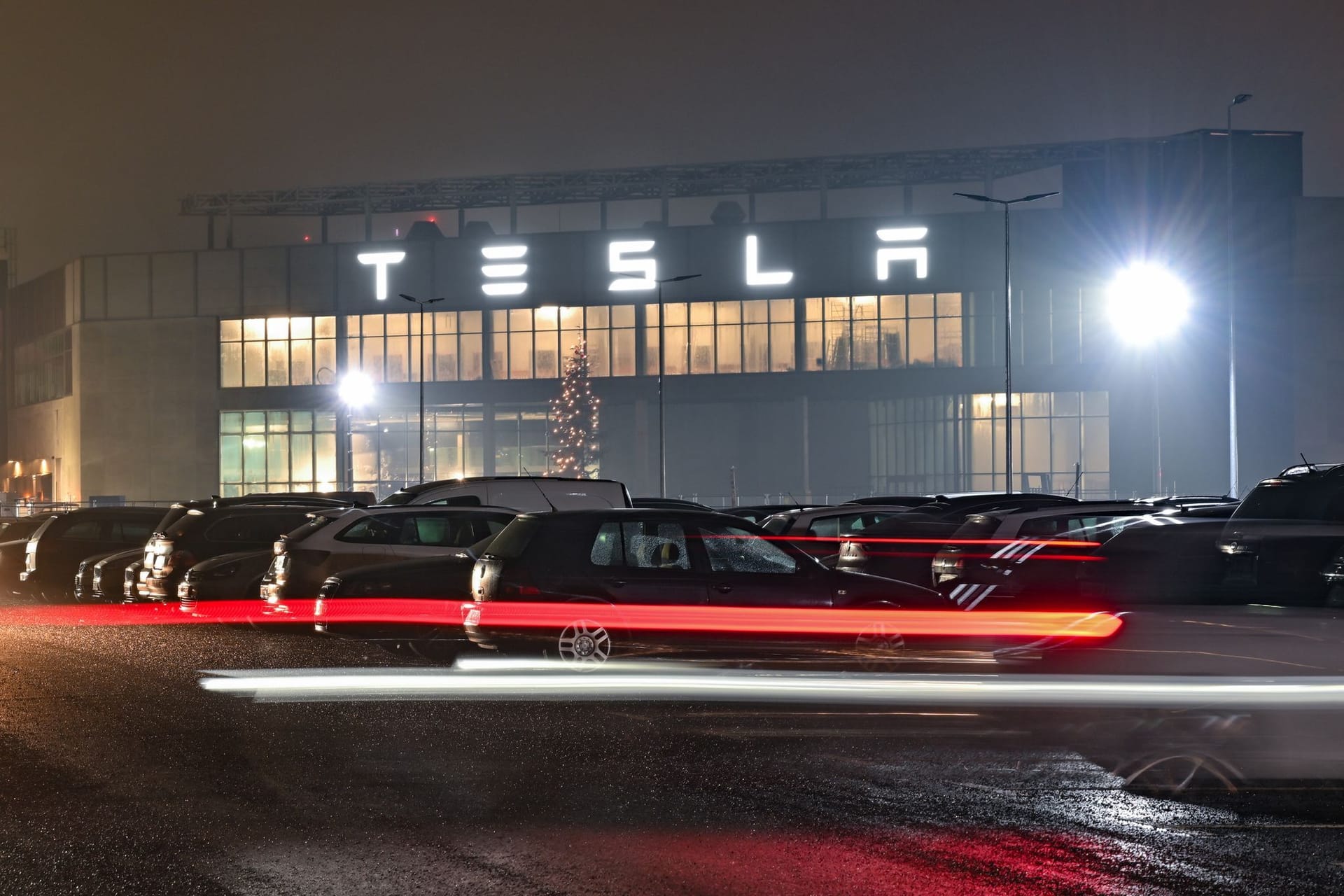 Das Tesla-Werk in Grünheide: Die Stimmung unter den Mitarbeitern soll nicht gut sein.