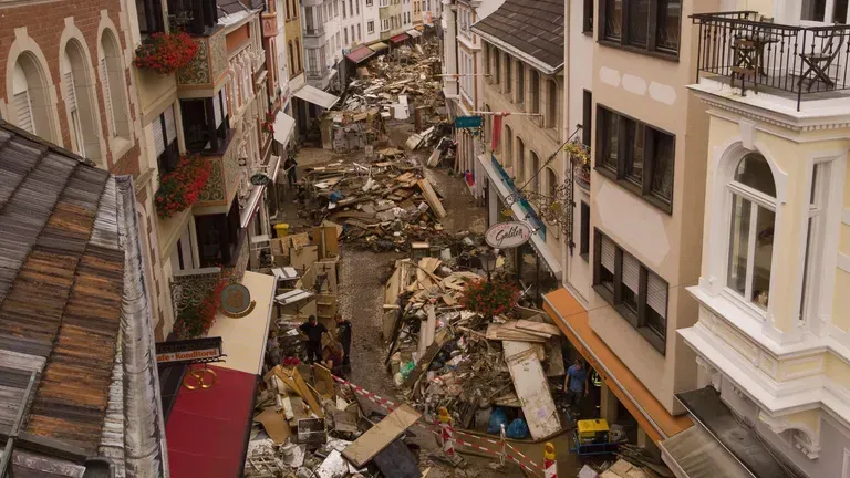 Bad Neuenahr: Der Alarm per Katwarn kam erst, als die Flutwelle die Stadt schon erreichte, und das war mehr als vier Stunden nach dem ersten Toten der Flutnacht.