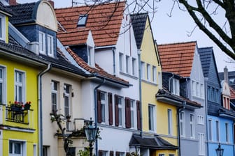 Mehrfamilienhäuser: Ab 2025 soll eine neue Grundsteuerberechnung gelten.