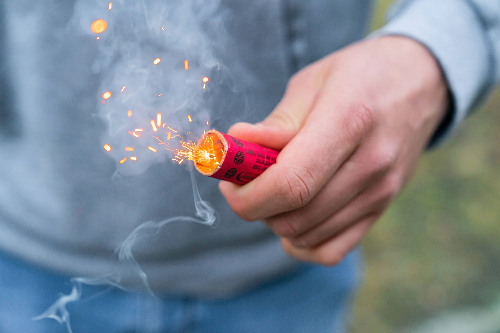 Böller (Symbolbild): Hauptsächlich wurden Deutsche wegen Attacken auf Einsatzkräfte festgenommen.