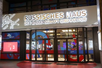 Russisches Haus der Wissenschaft und Kultur in Berlin (Archivbild): Nach seinem Artikel im Berliner Kurier werden Peter Althaus rechtliche Schritte des Hauses angedroht.